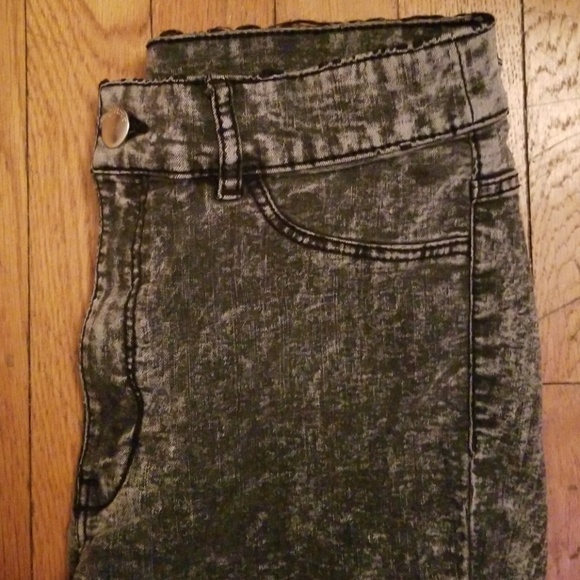 Pants - Picture 3 of 4